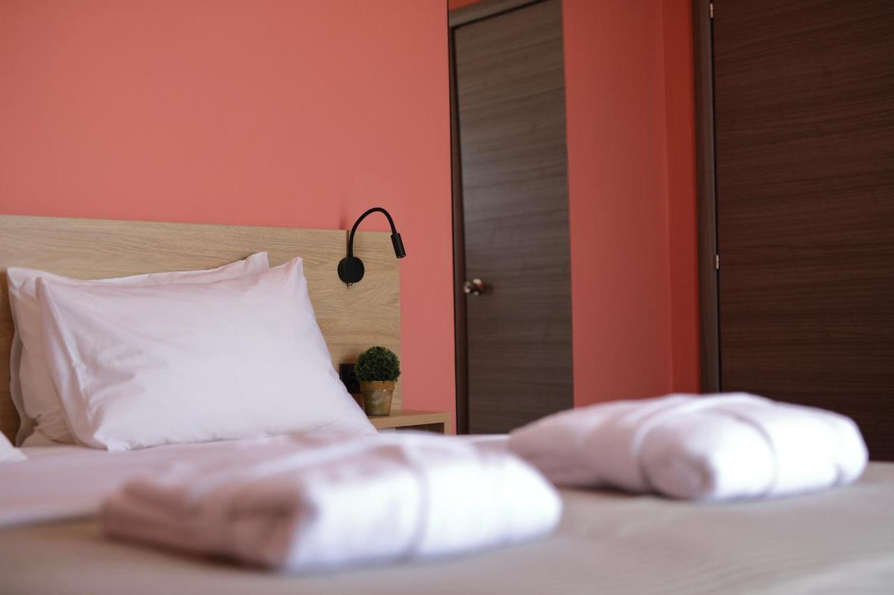 Conte Cristo Suites Paralía Exterior foto